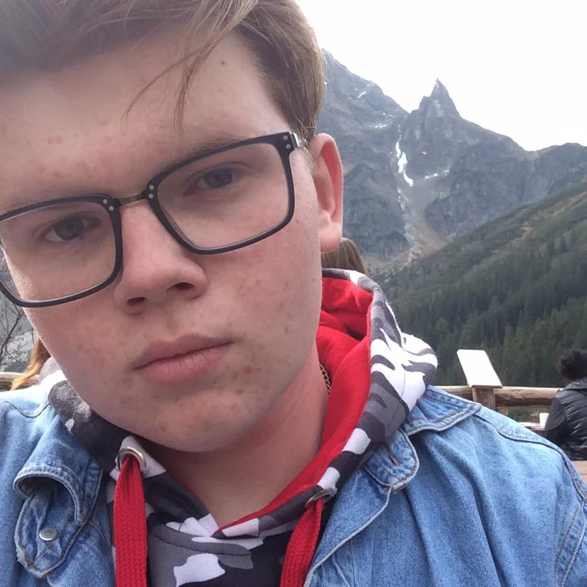 49759090 1954624631500414 351833954132688896 n