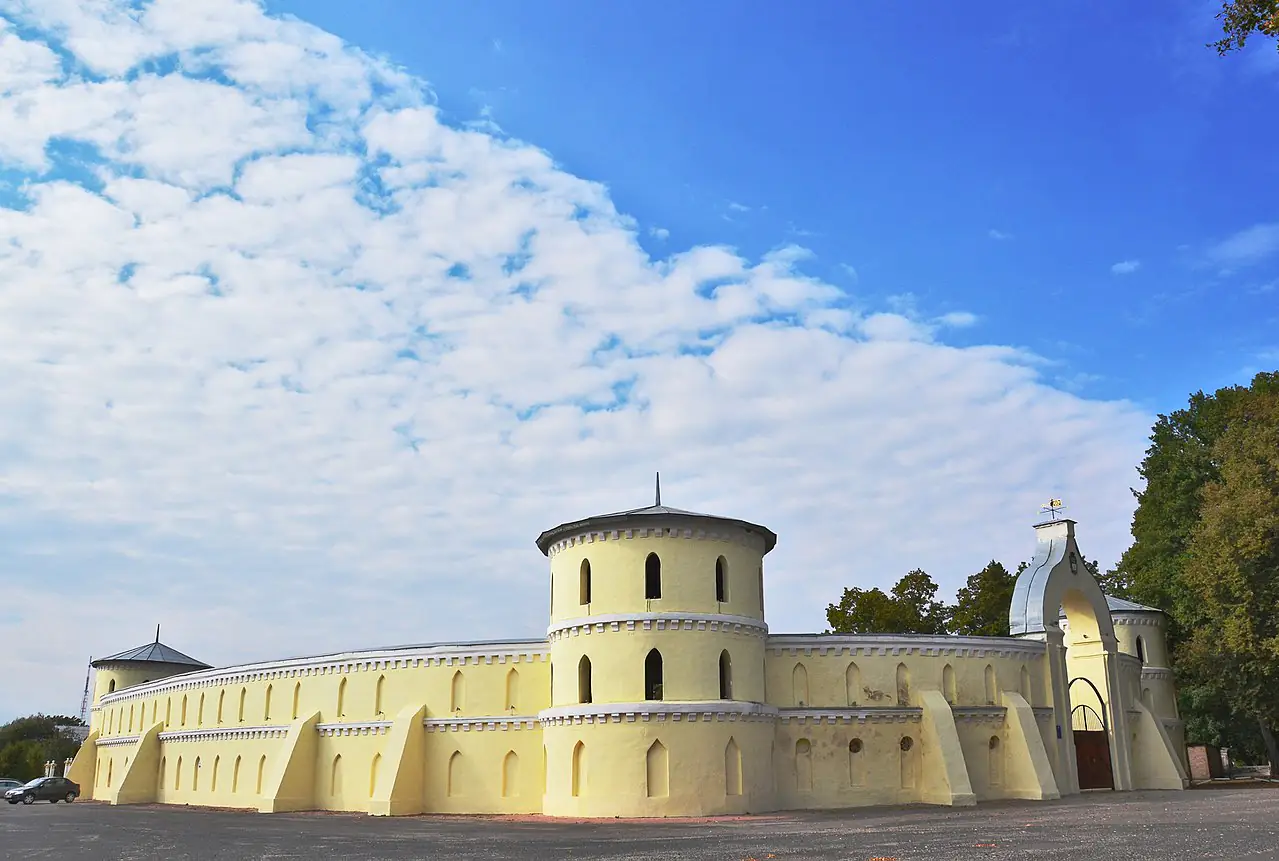 1280px Kruhlyy dvir Rotonda