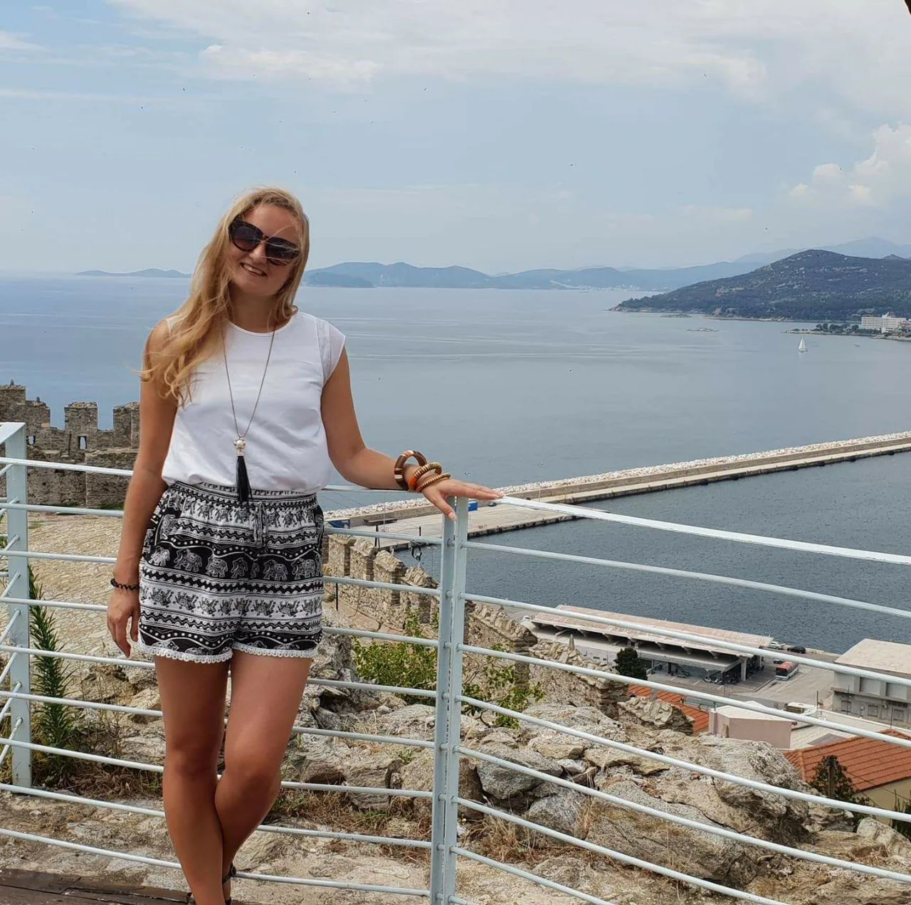 photo5384336088379797122