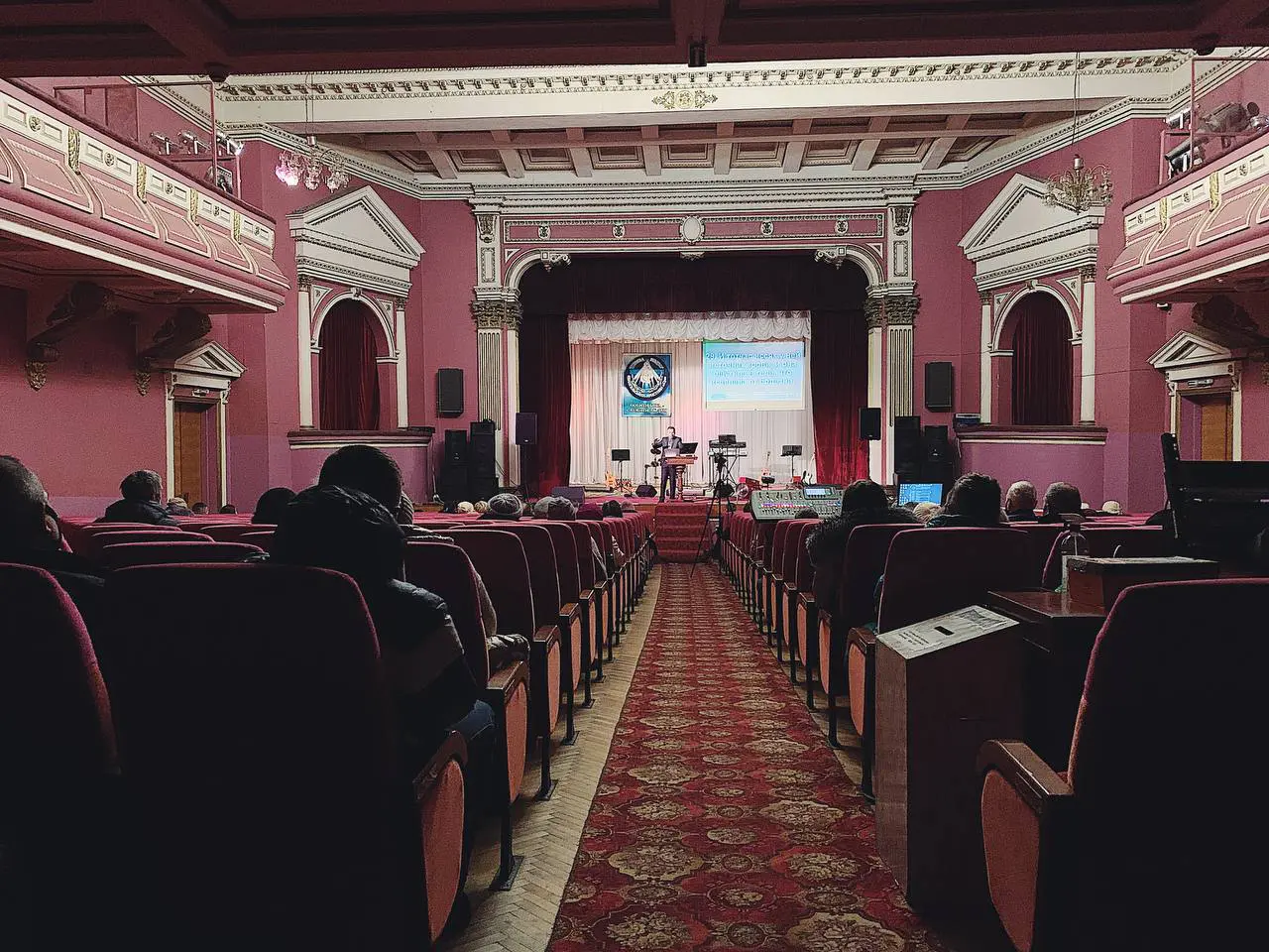 photo5420238798043852754