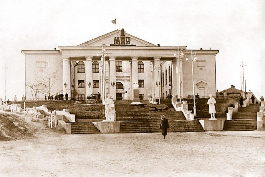 Палац культури імені Фрунзе, 1 травня 1953 року. Фото: з архіву групи «Мої Суми», facebook.com