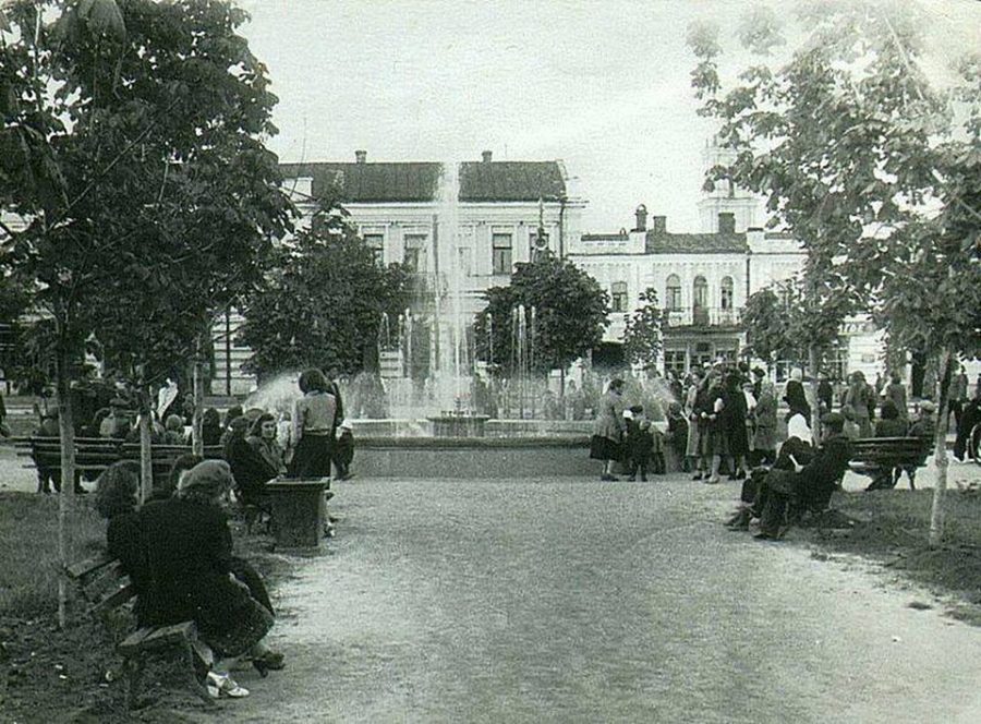 Червона площа, фонтан, 1949 рік. Фото: з архіву групи «Мої Суми», facebook.com