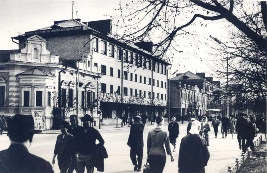 Lenyna Petropavlovskaia 60 e