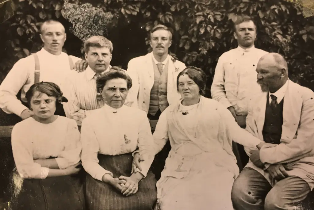 family e1477384661787 1024x685 1