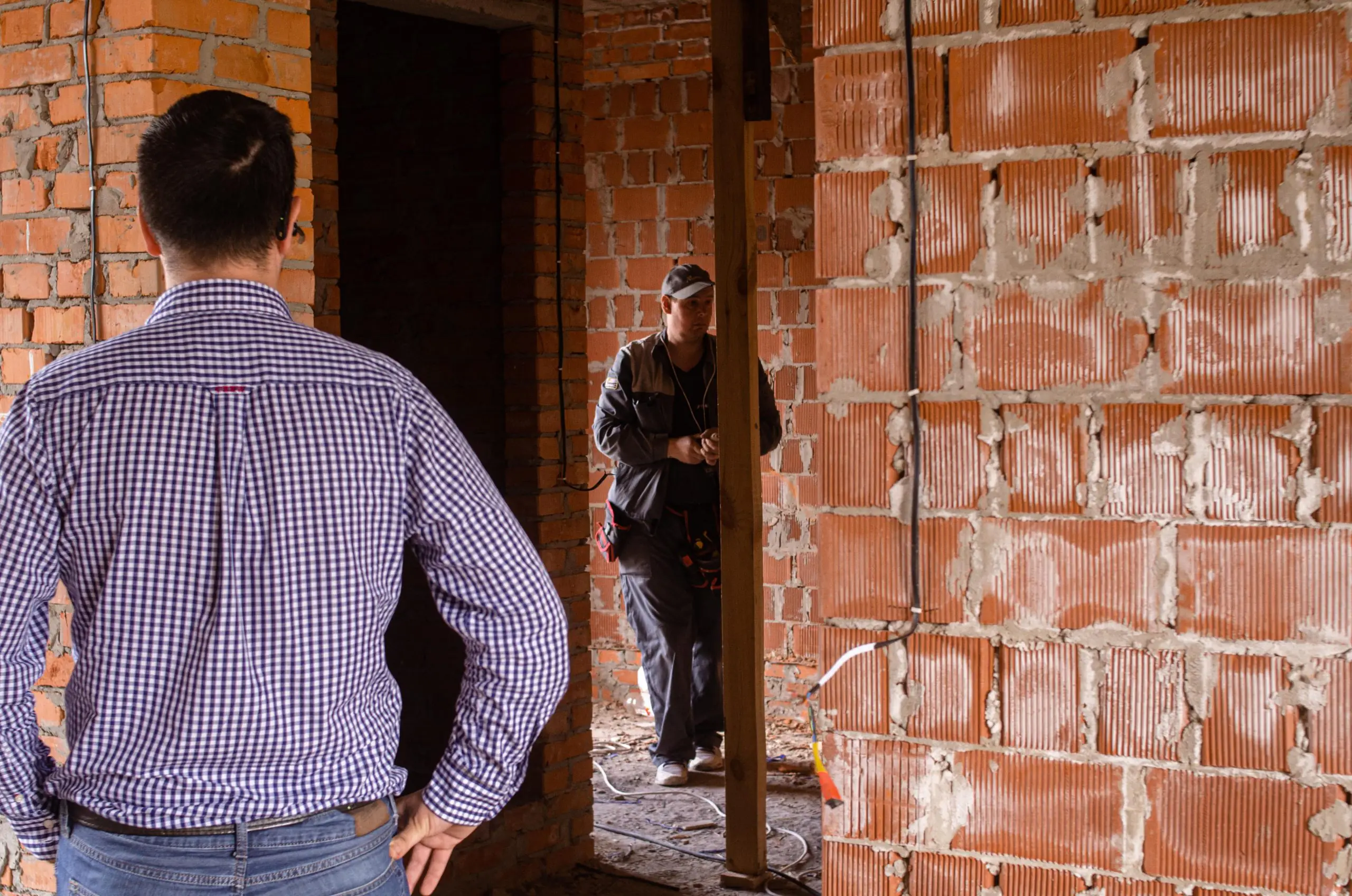 LEO 3078 min 1 scaled