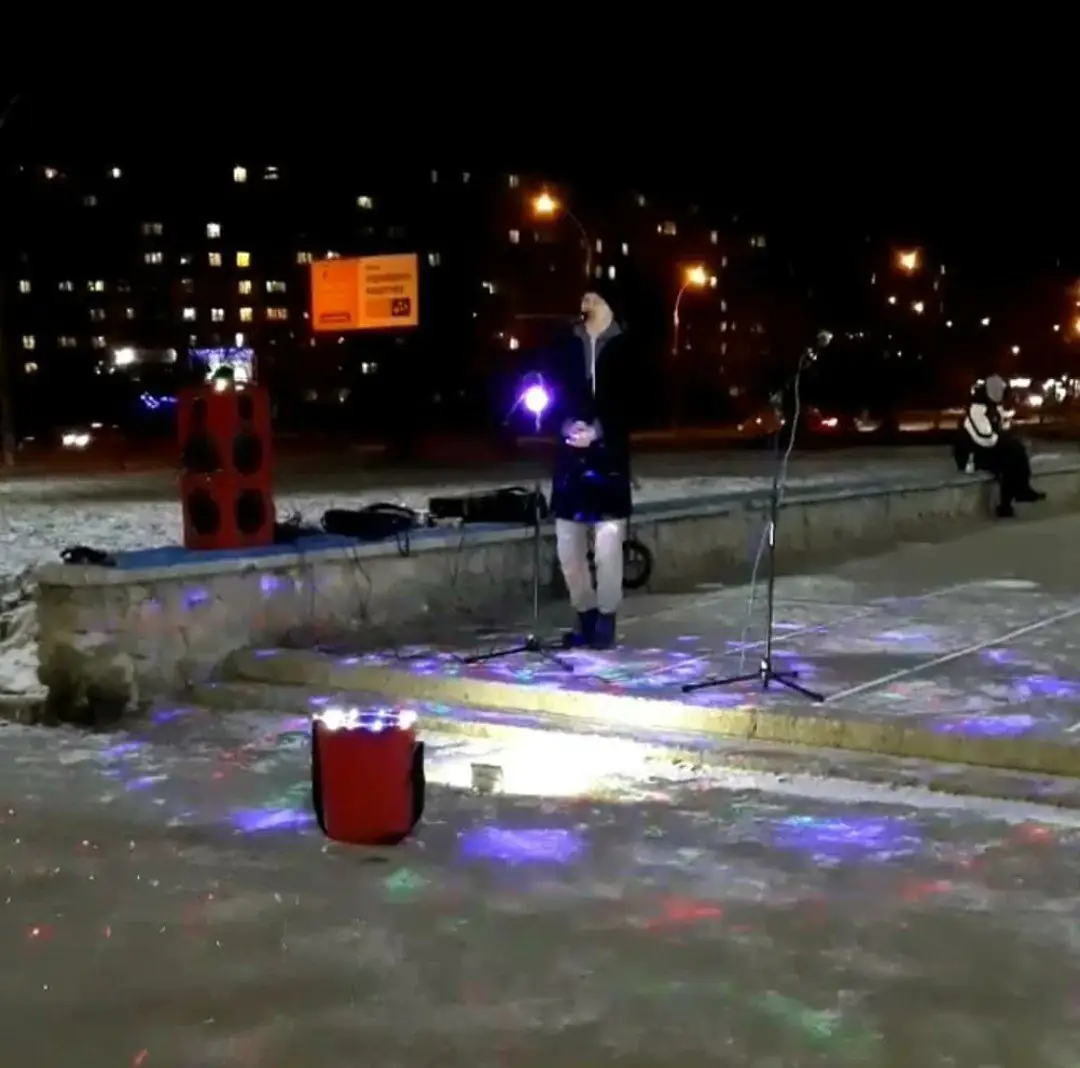 photo5462922092837188348