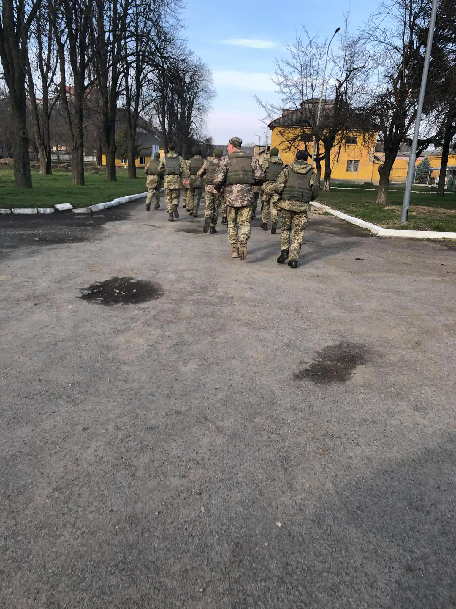 «Це біг з амуніцією, командир наказував частенько всю роту через те, що наші побратими випивали зайвого іноді»