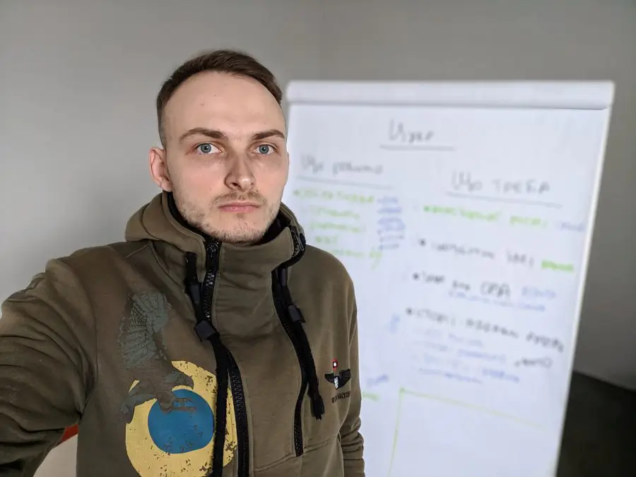 00100sPORTRAIT 00100 BURST20220314121022182 COVER scaled