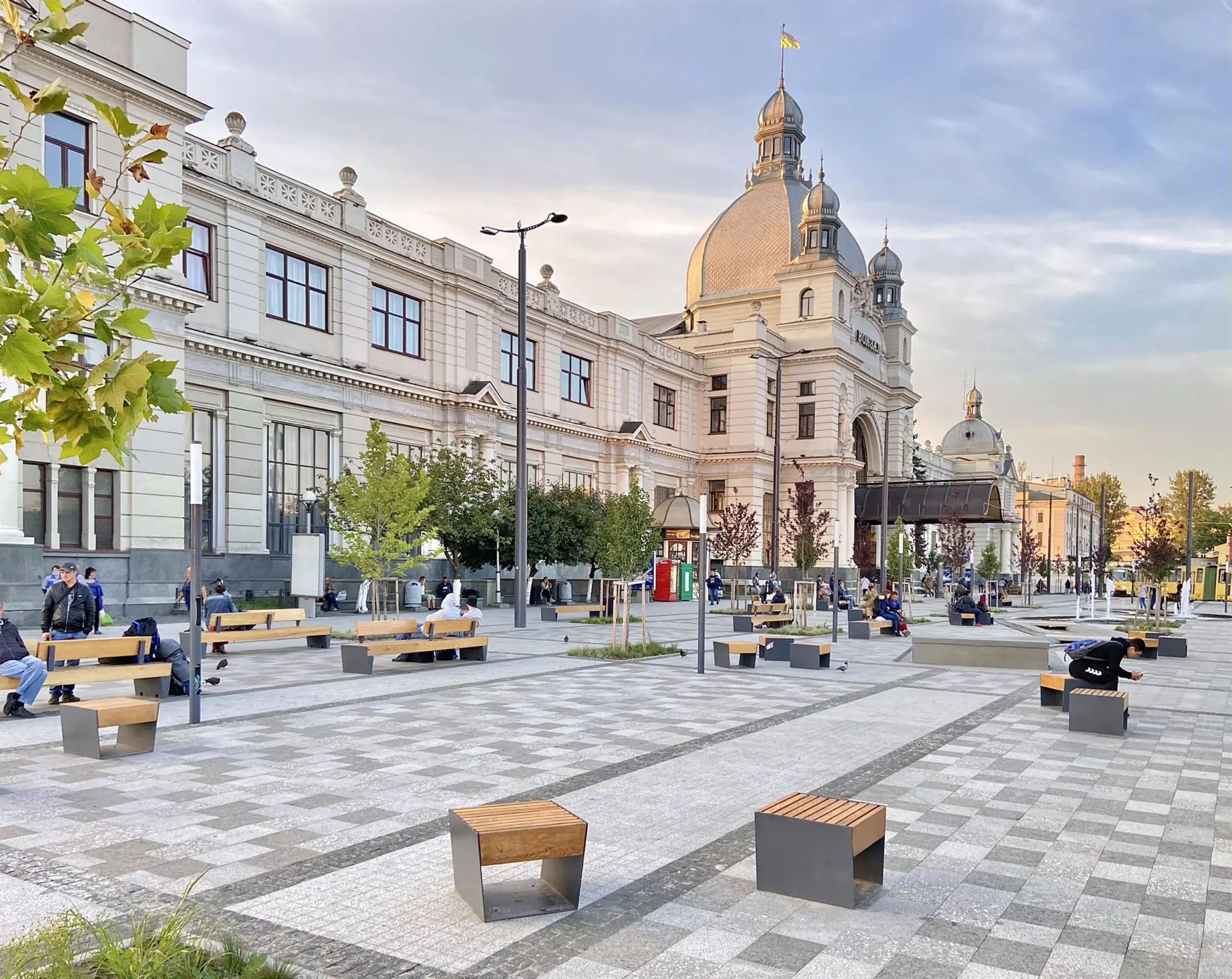 Lviv railway station2 Vikipediia 2048x1628 1
