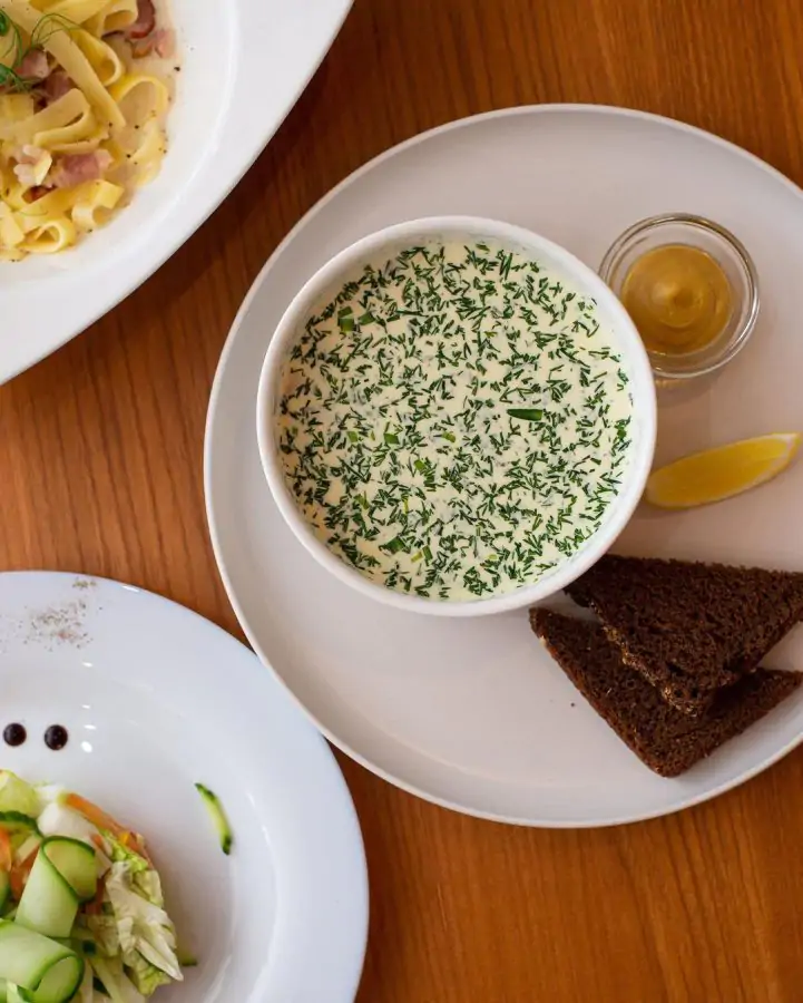 Onovlene meniu lanchiv vzhe chekaie v restorani Voskresenskyy Hortay shchob pobachyty povne meniu Pn Pt 11 00 17 00 Pl. Nezalezhnosti 15 Hotel 38 099 437 35 35 38 097 536 36 36 Restoran 38 099 311 16 07