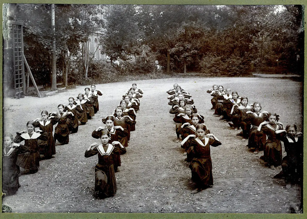 Сумські гімназистки на світлинах з колекції Сергія Гуцана 2