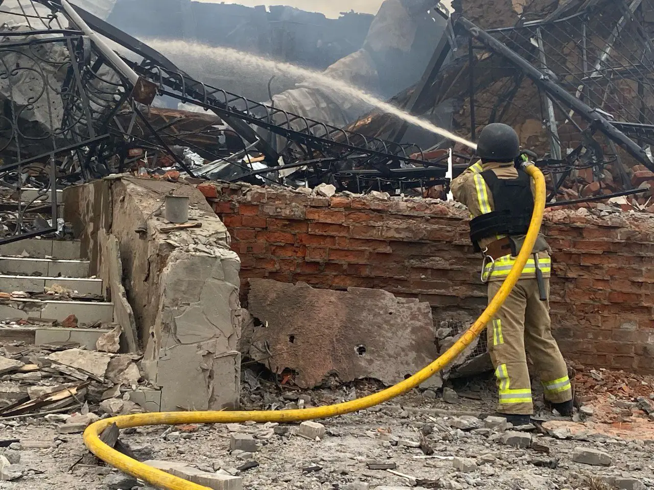 photo 2025 05 06 18 41 17 photo 2025 05 06 18 41 17