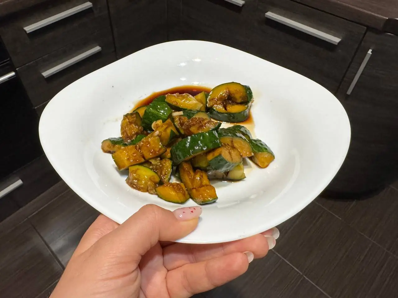 photo 5368392018725828952 y