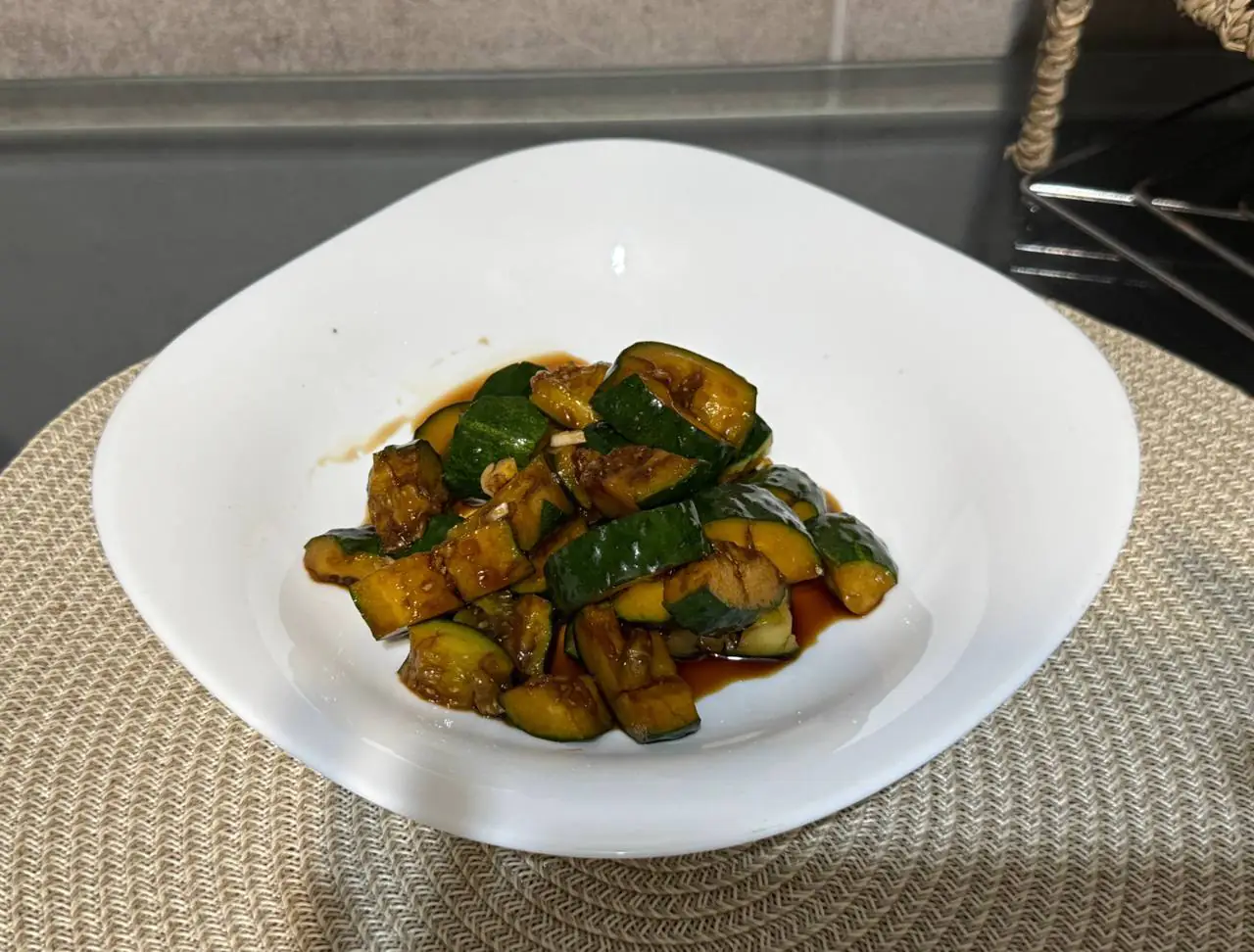 photo 5368392018725828953 y