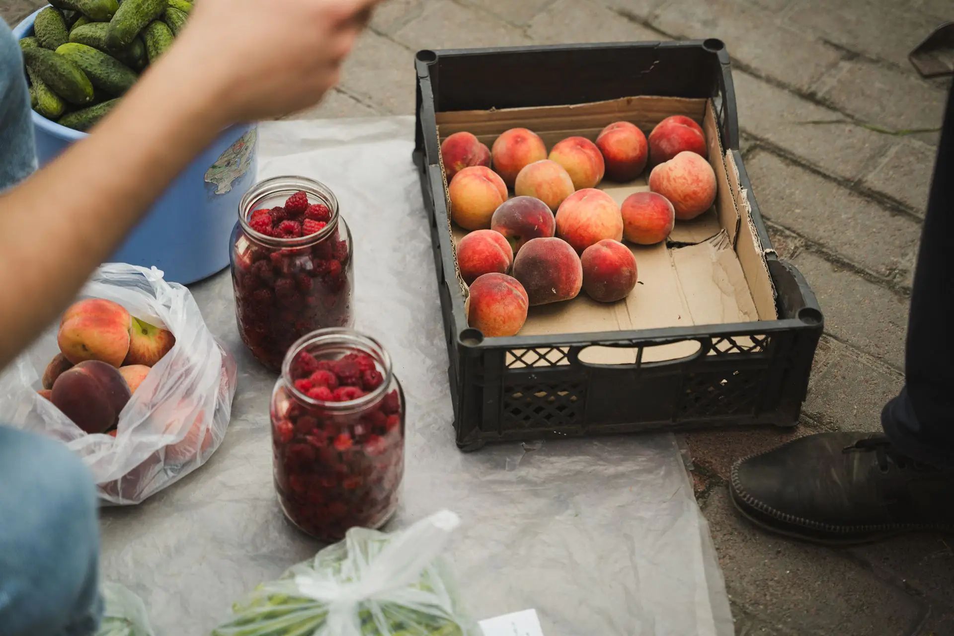 ESH 2 (1) Домашні персики на базарі Сум