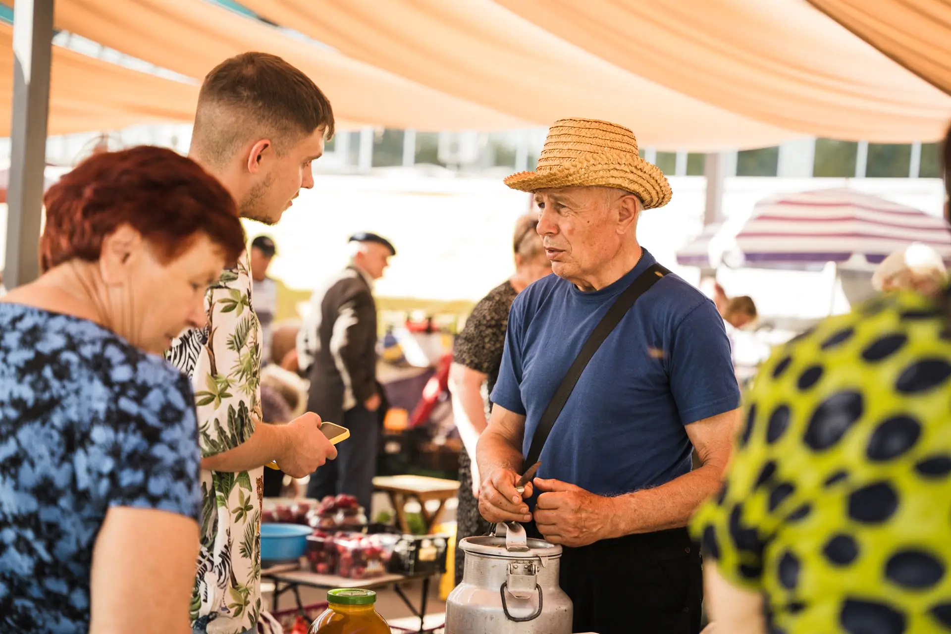 ESH 32 Продавець меду на сумському ринку