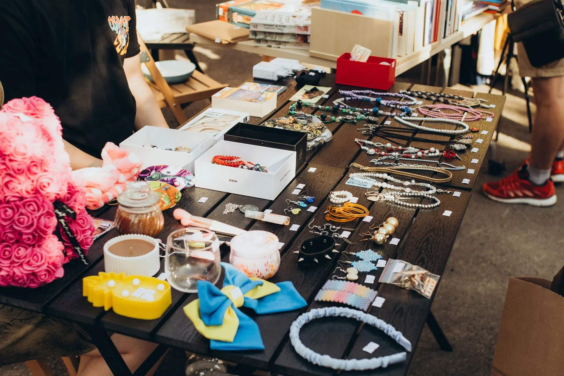 Прикраси на барахолці у Дворику на Кузнечній, Суми