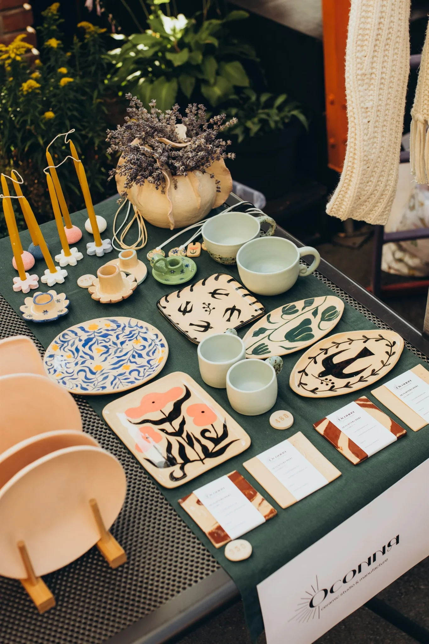 Глиняні вироби на барахолці у Дворику на Кузнечній, Суми