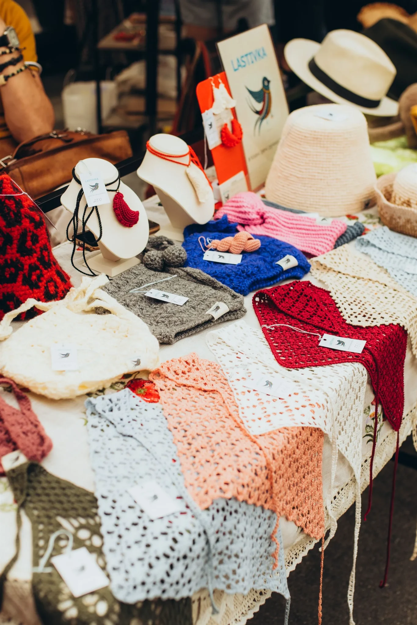 Аксесуари на барахолці у Дворику на Кузнечній, Суми