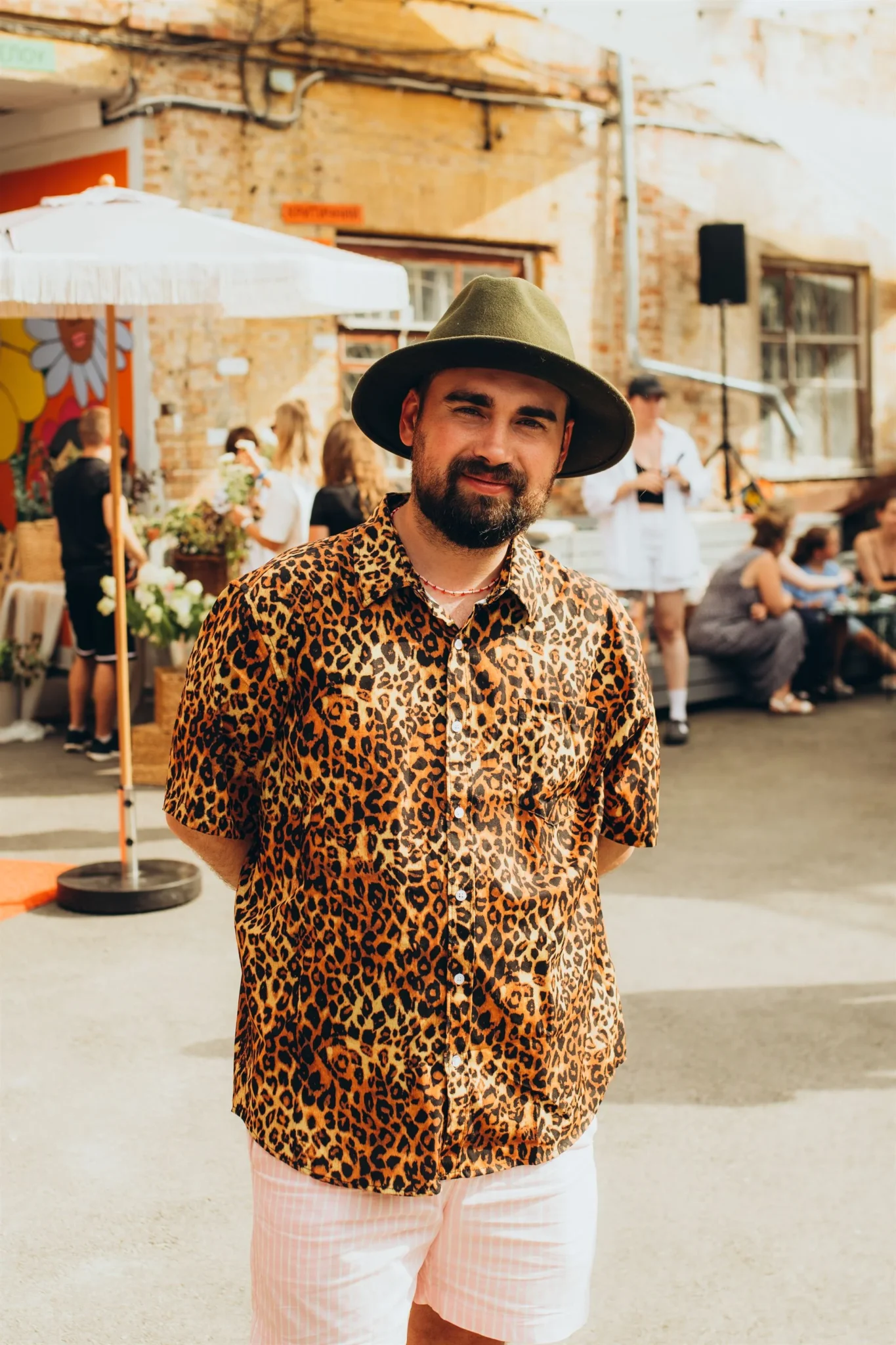 Хлопець на барахолці у Дворику на Кузнечній, Суми