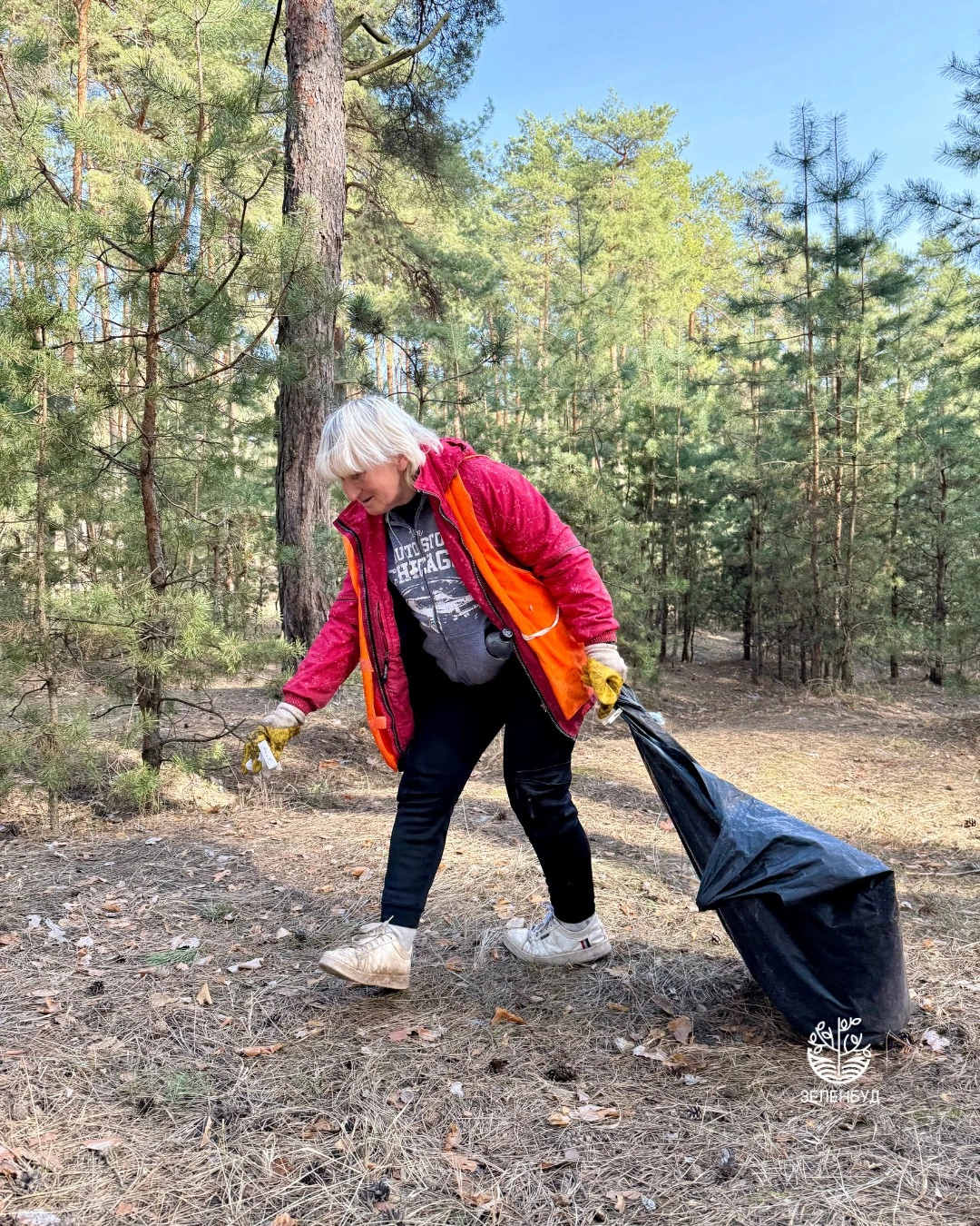 Відвідувачі лишають сміття в парку