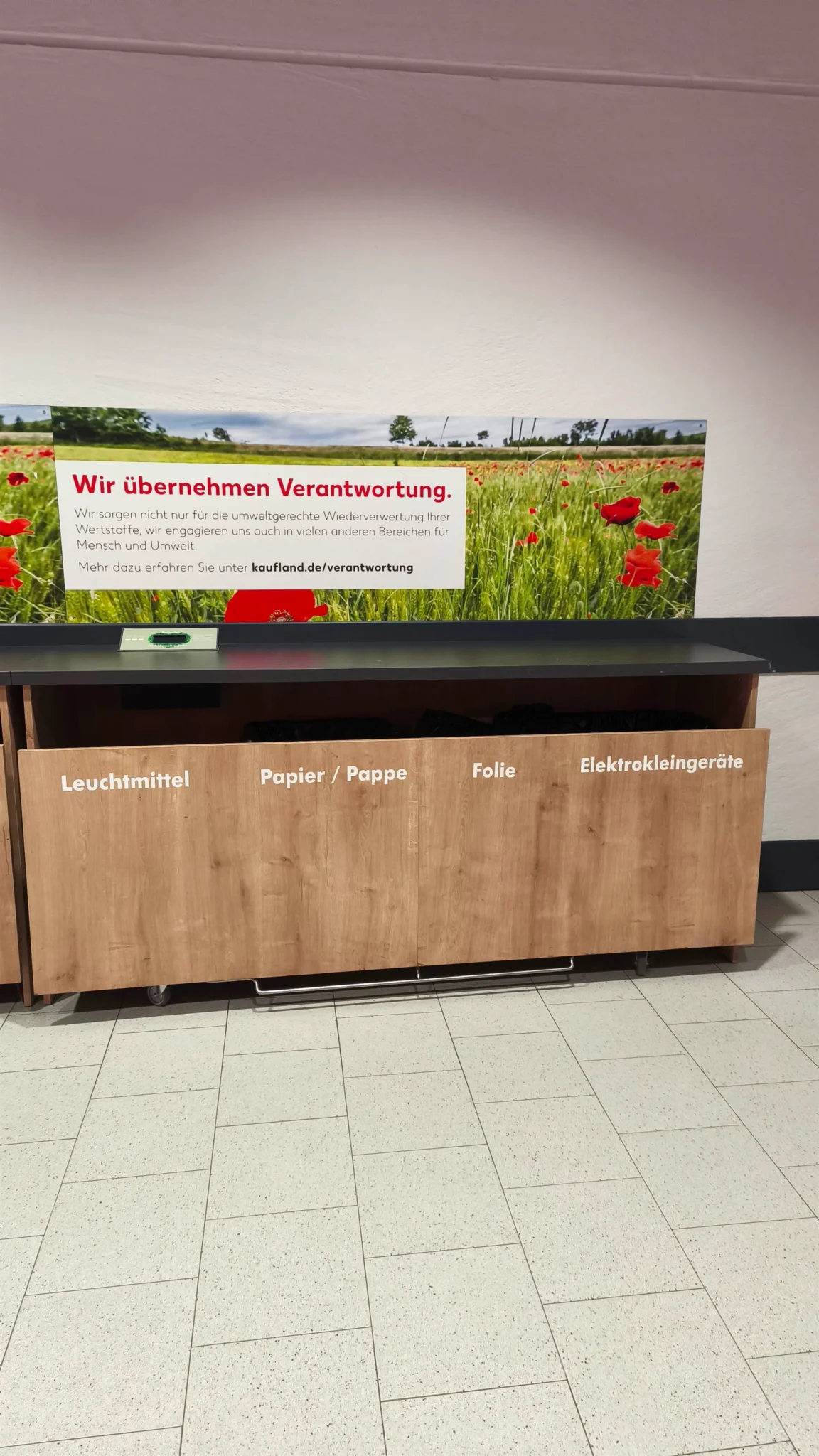 Стіл із баками для сортування