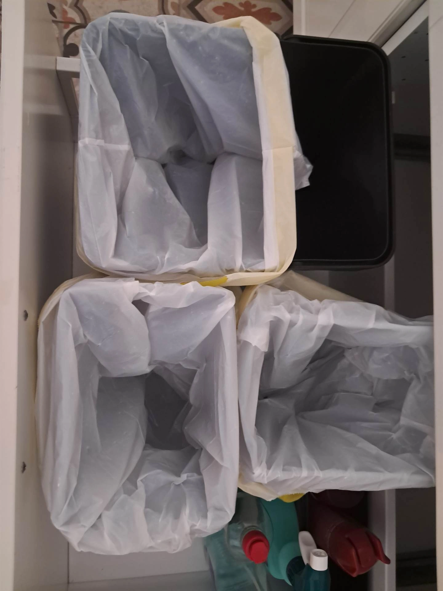 Відра для сміття у квартирі