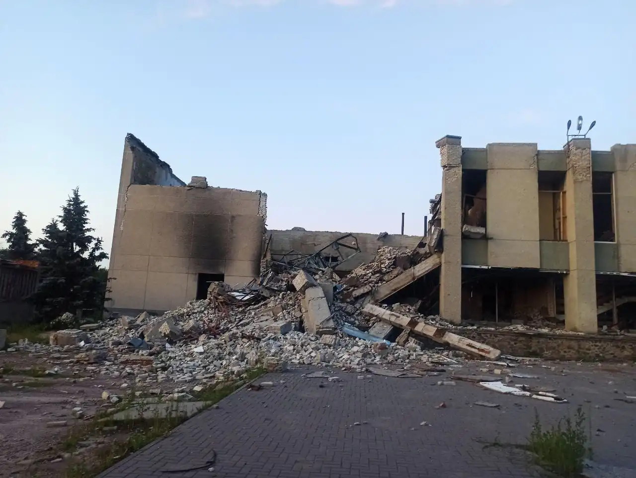 такий вигляд має будинок культури зараз