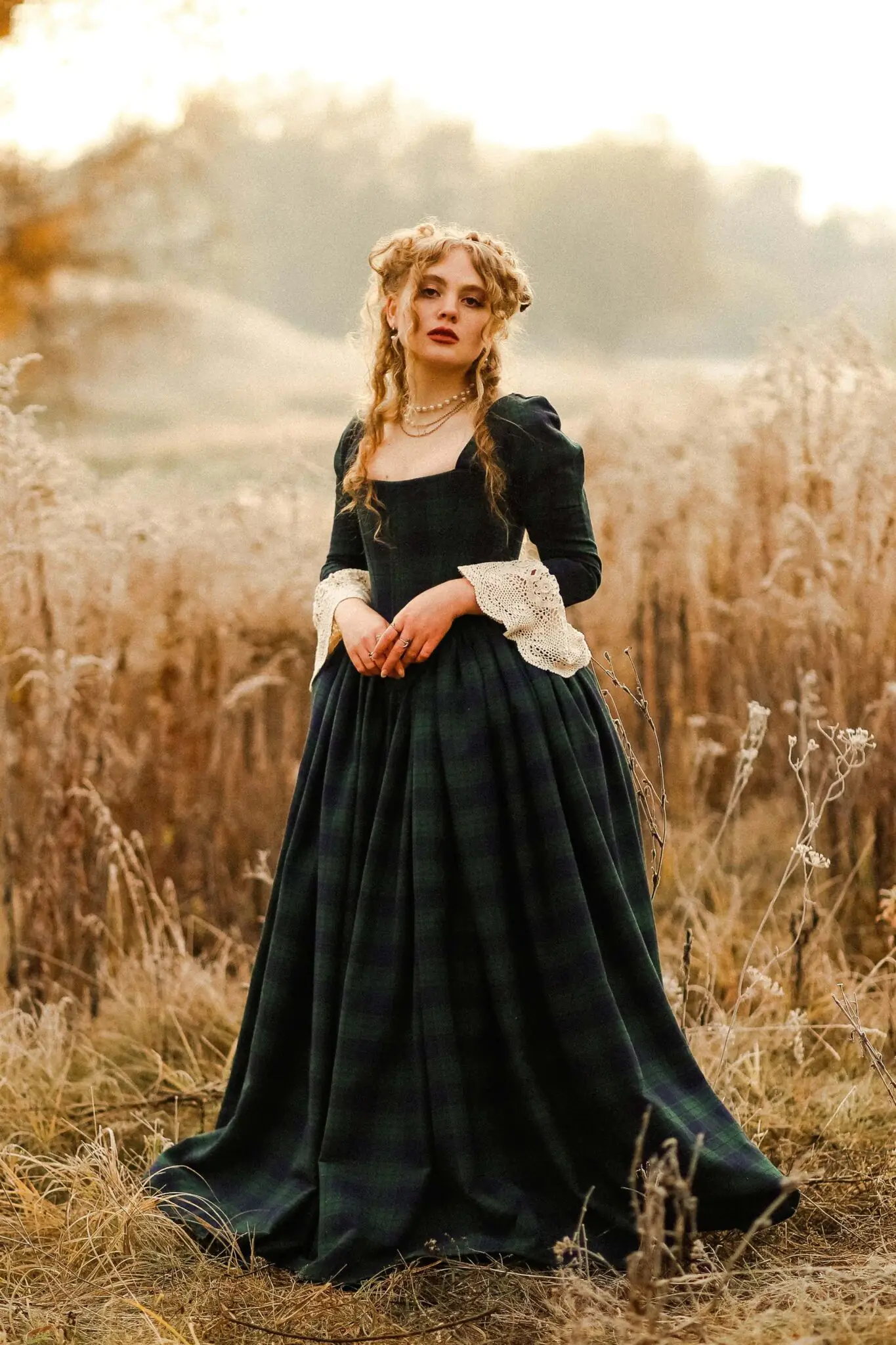 вбрання шила власноруч, Чужоземка 3 вбрання шила власноруч, Чужоземка 3