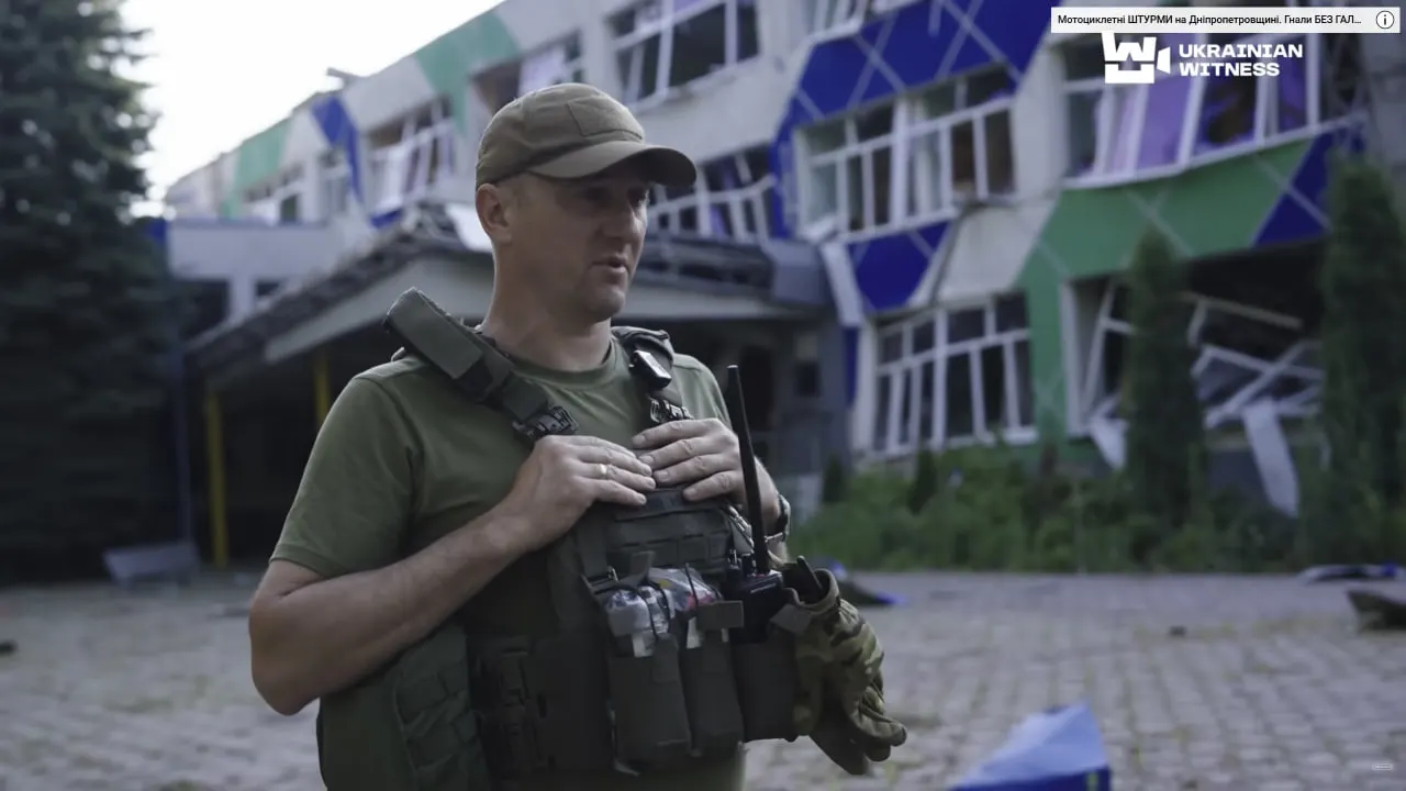 117 tro боєць 117 бригади ТрО поруч з краснопільською школою