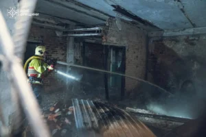 Рятувальники на об'єкті інфраструктури в Сумах