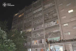 Удар російських керованих авіаційних бомб по місту Суми пізно ввечері 21 липня