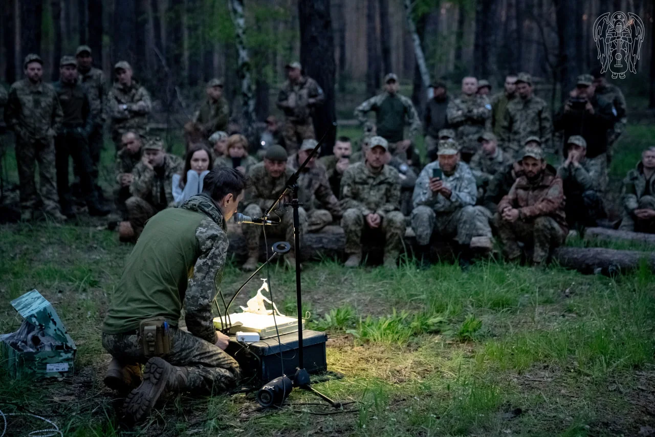 Lyal kar Valeriy Dzekh16 Валерій Дзех проводить арттерапію для військових