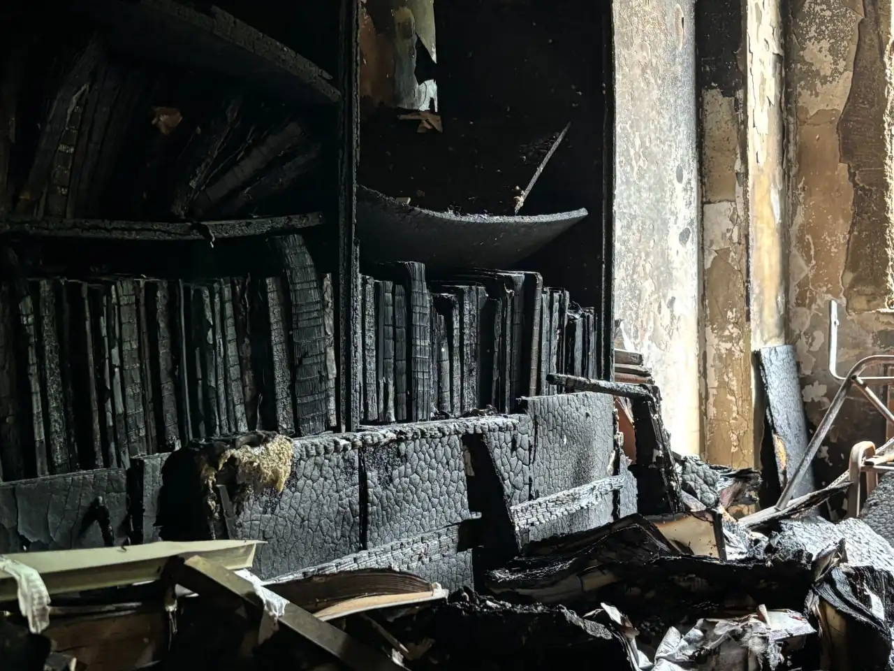 спалені книжки в бібліотеці СумДУ