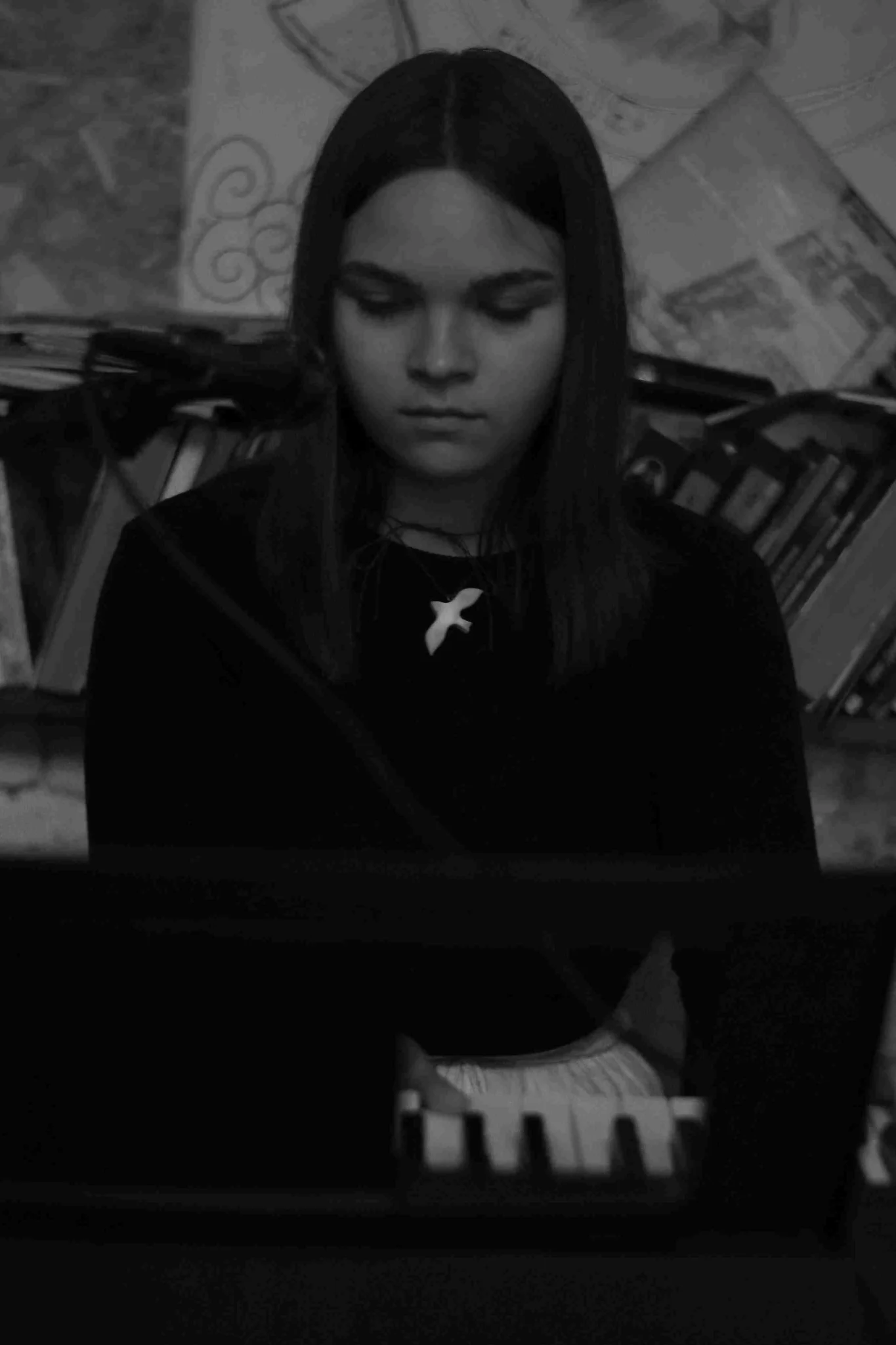 Я граю на клавішах на благодійнику