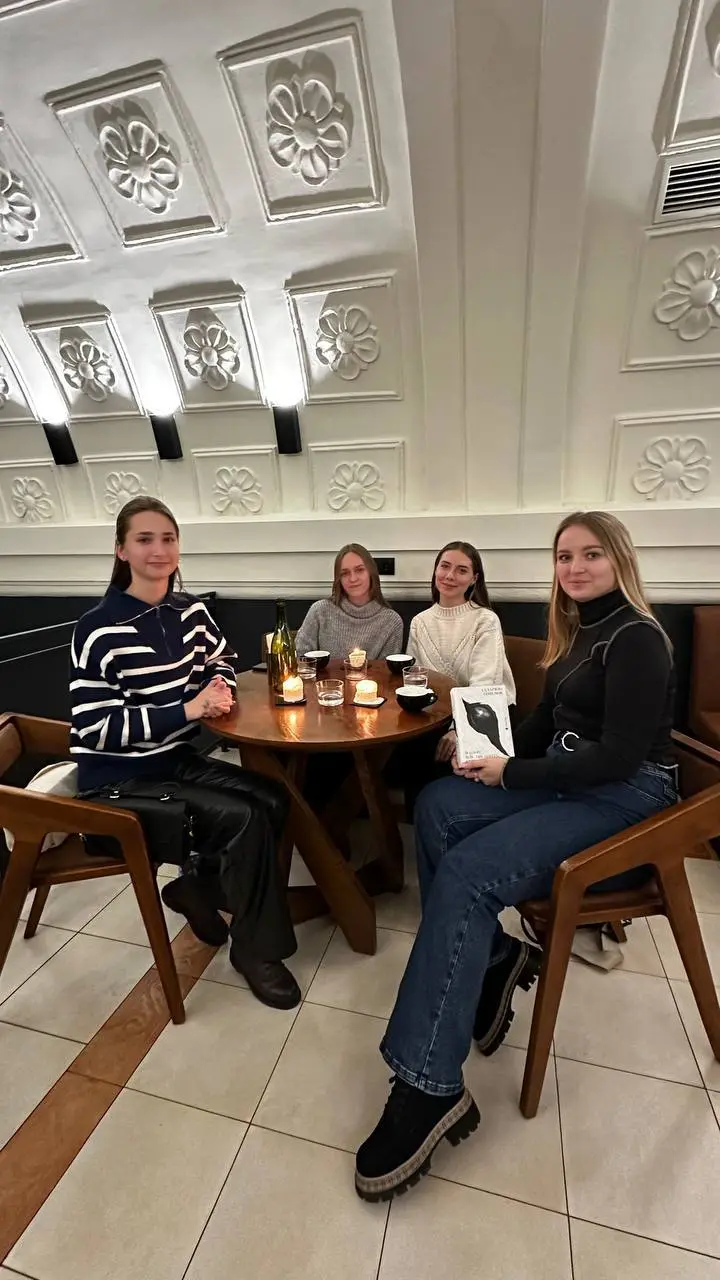 bookcrossing u natiuri Буккросинг у кав'ярні