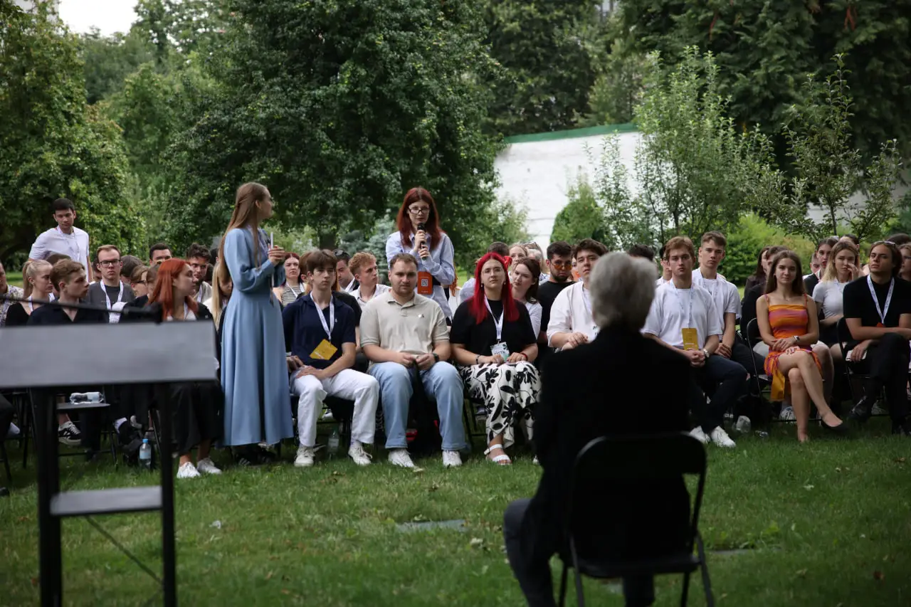 daryna kichko ta yushchenko Дарина Кічко з СумДУ ставить питання Віктору Ющенку