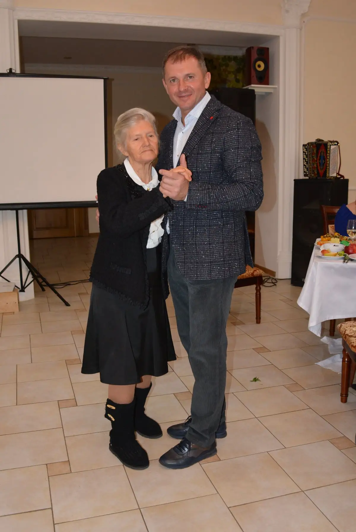 Ігор молоток зі своєю 90-річною мамою