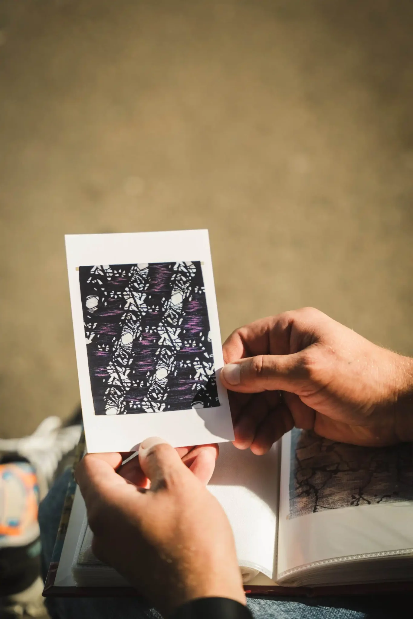 Ткач, родом із Сум, створює сучасні гобелени