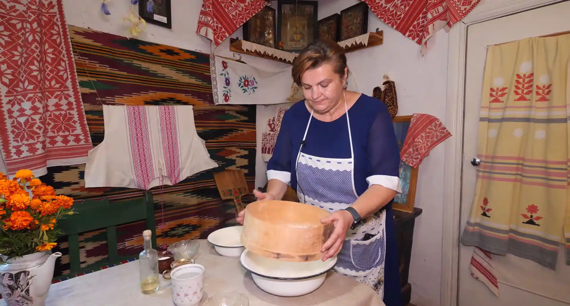 krolevets kyy khlib u chavuni Кролевецький хліб із чорнобривцями