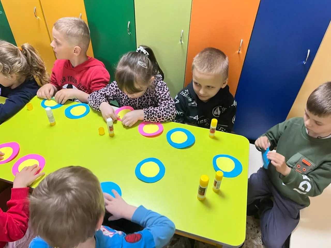 kyrylo z krolevtsya z dit my Кирило в садочку