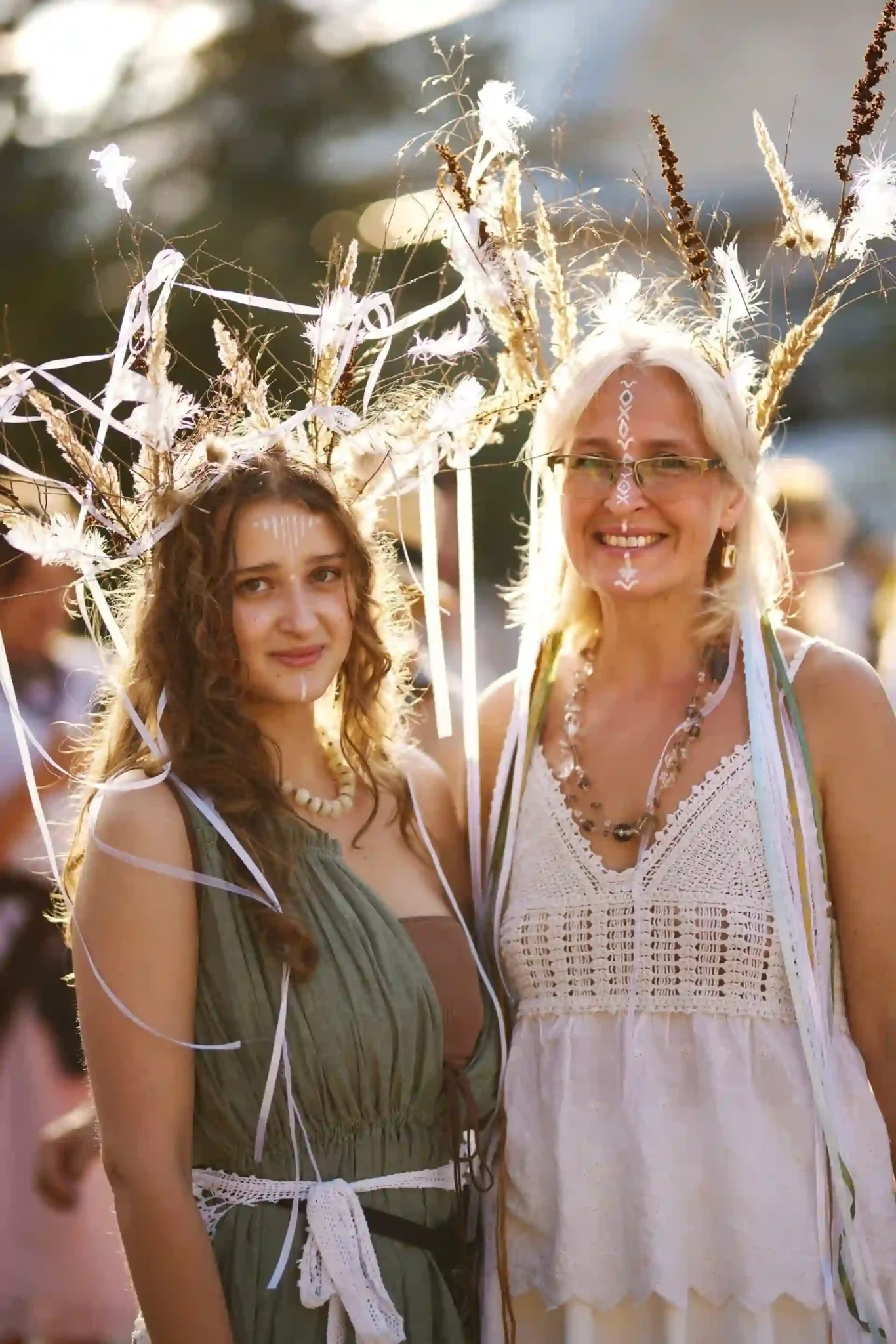 lyudy v kostyumakh na vyriyu Люди в костюмах на фестивалі Вирій у Києві