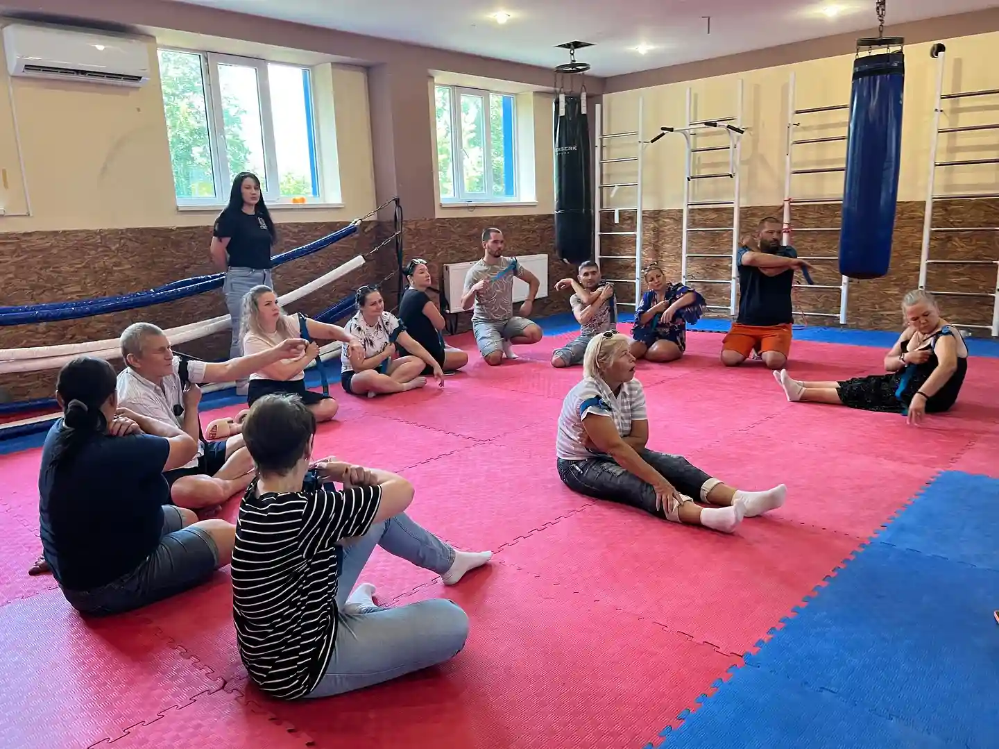 людей з порушенням слуху вчать домедичній допомозі