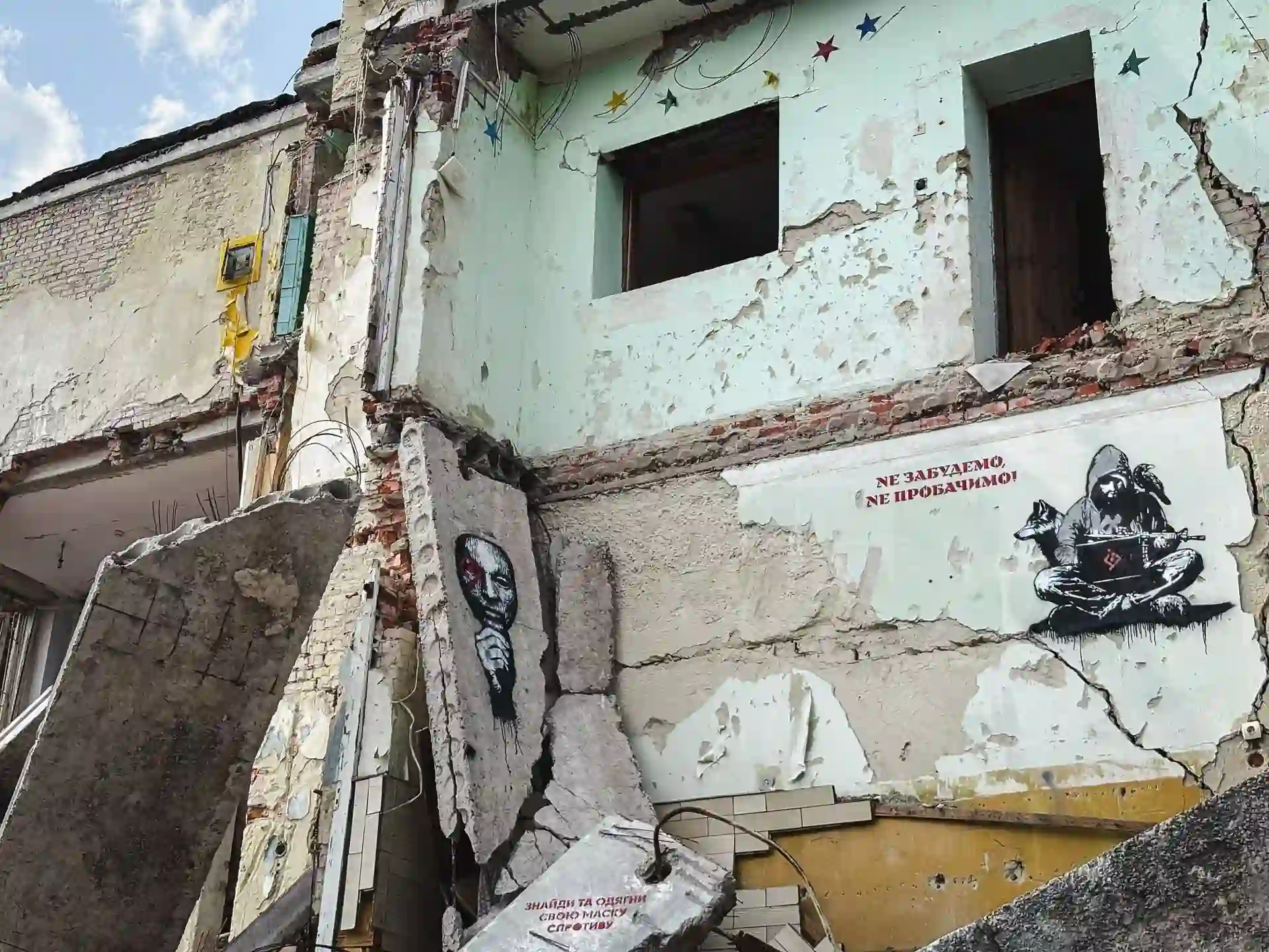 Стінописи опору в Сумах