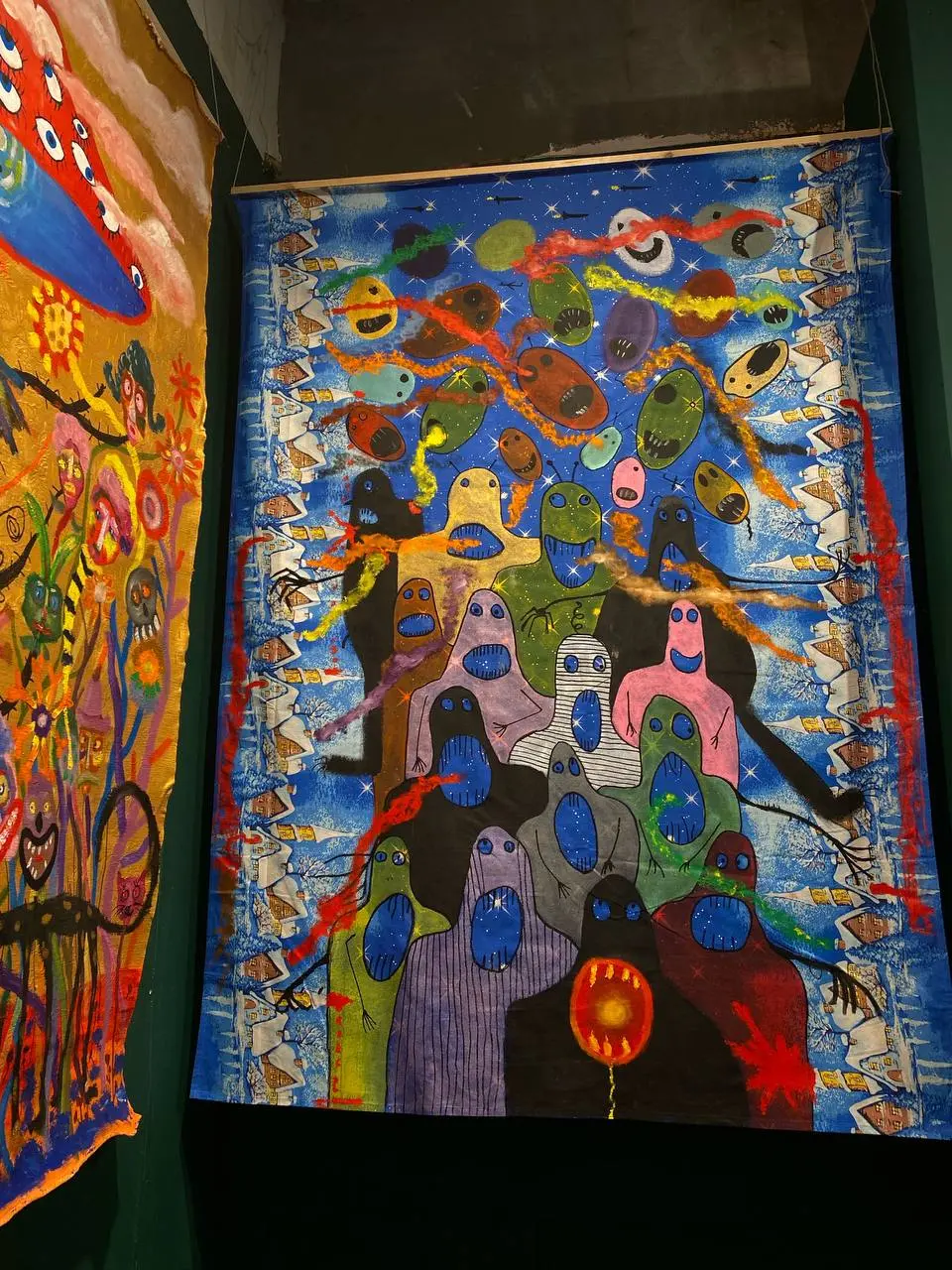 Привиди, які відображають різні емоції на картині