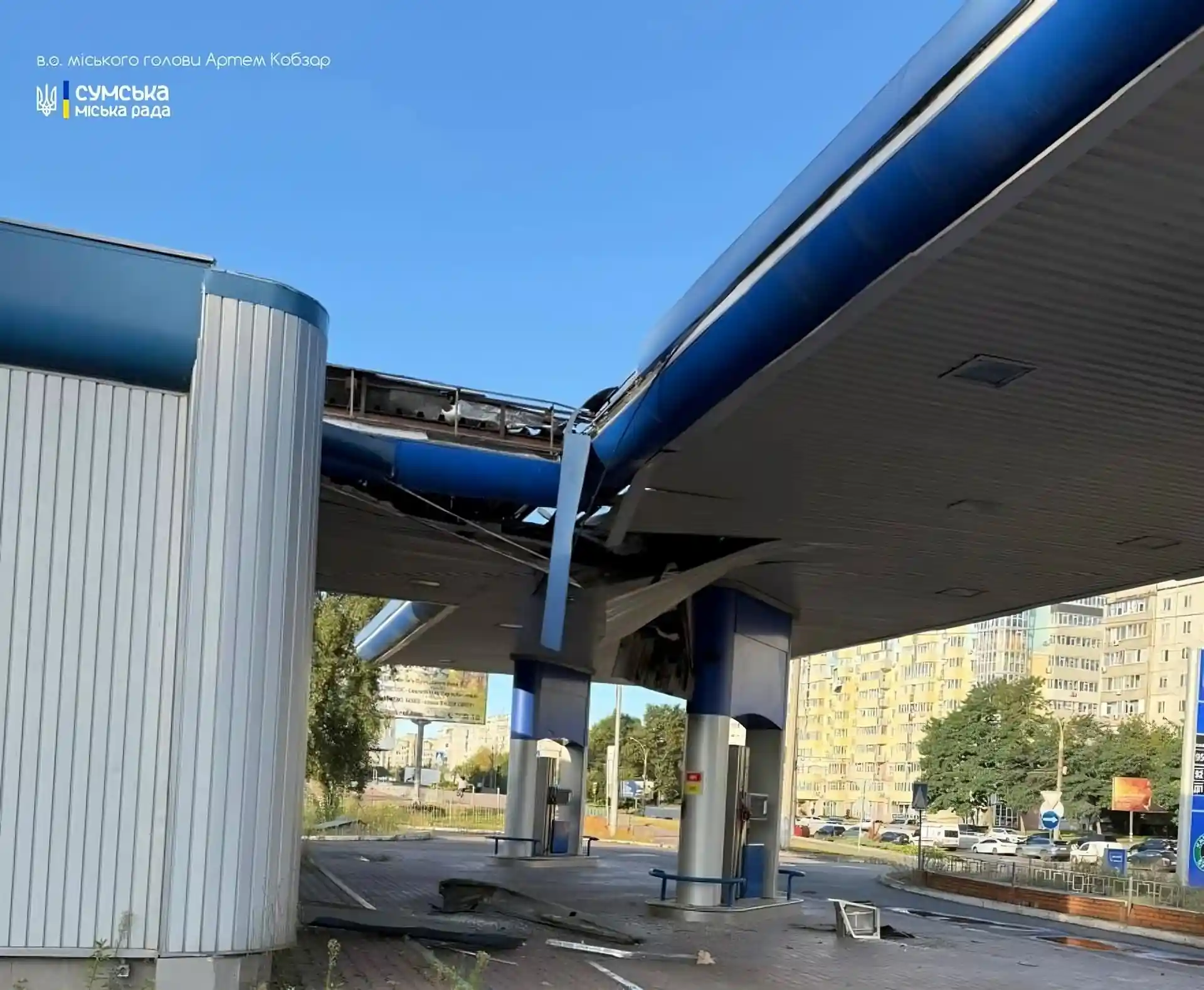 poshkodzhena azs u sumakh vnaslidok rosiys koyi ataky Пошкоджена заправка у Сумах внаслідок влучання російського БпЛА