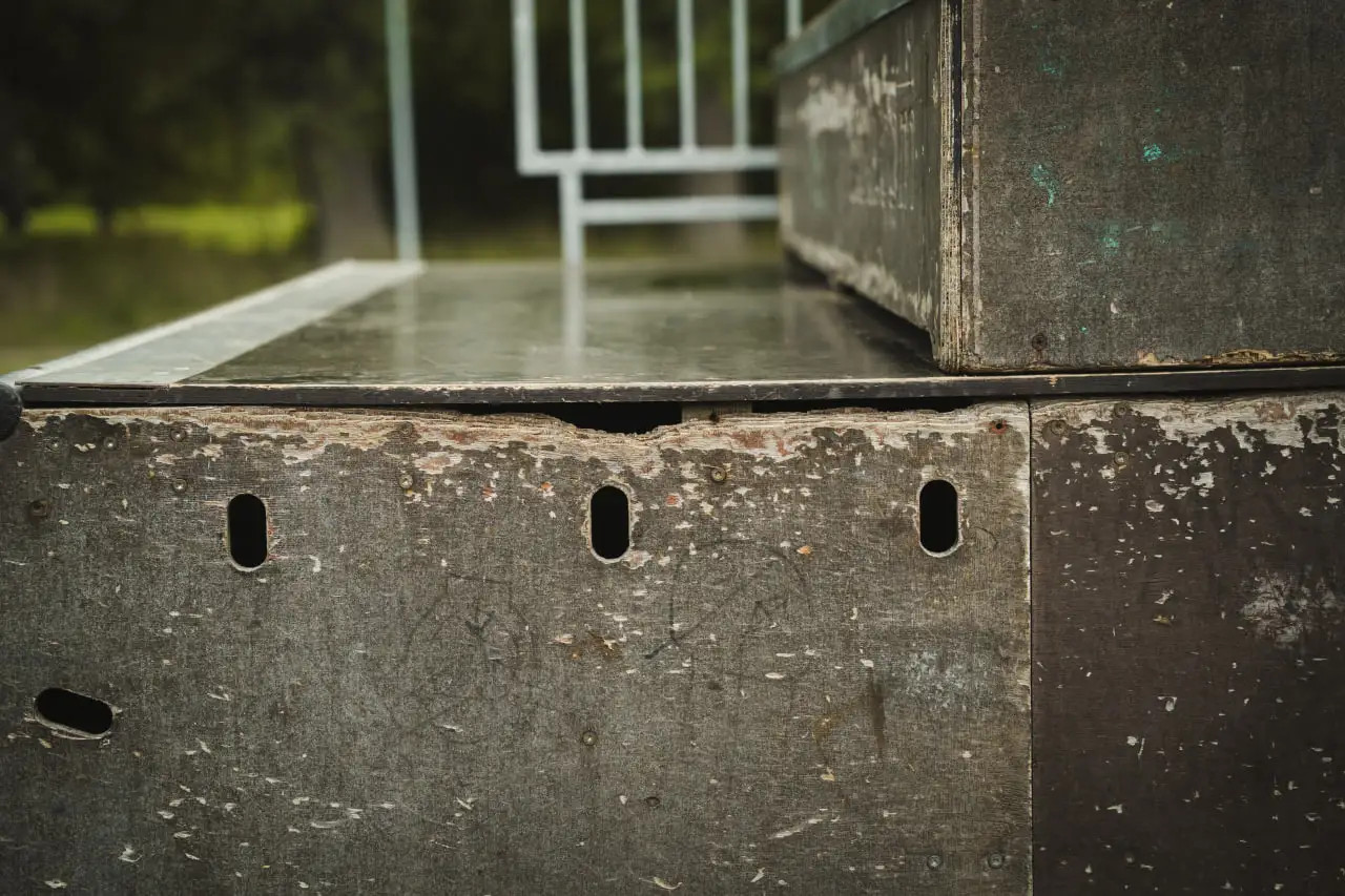 пошкодження у сумському скейтпарку