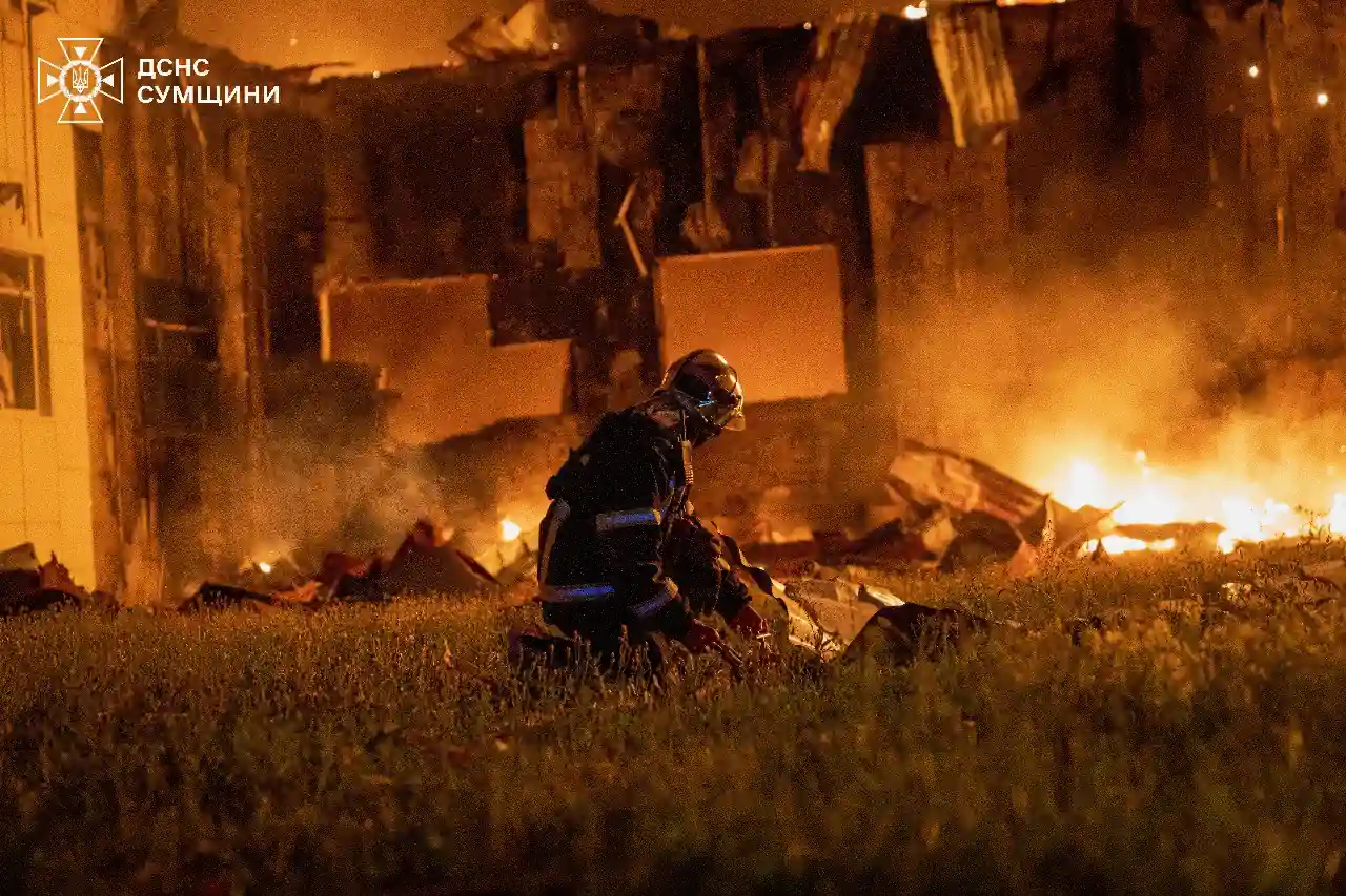 pozhezha v sumakh cherez udar rf Пожежа в Сумах внаслідок удару росіян