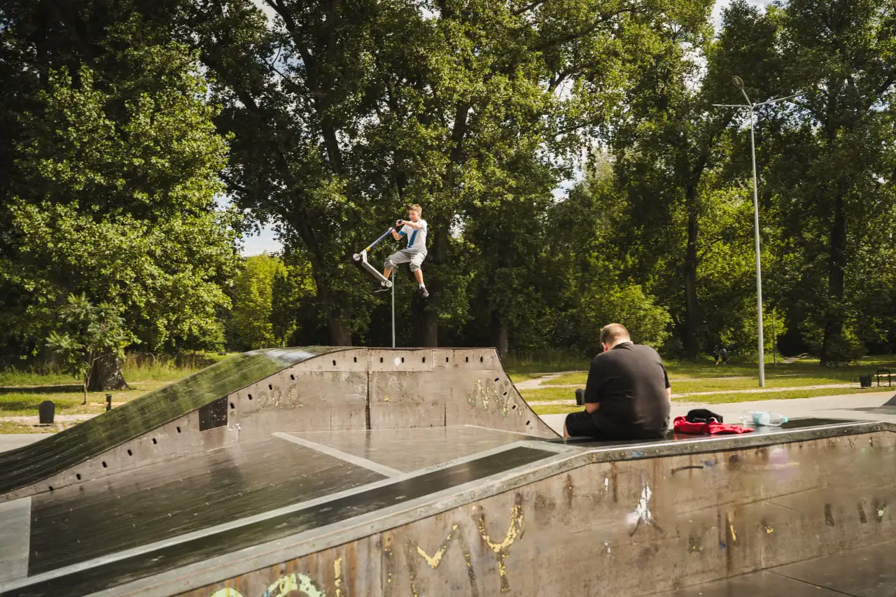 Тимур виконує трюк