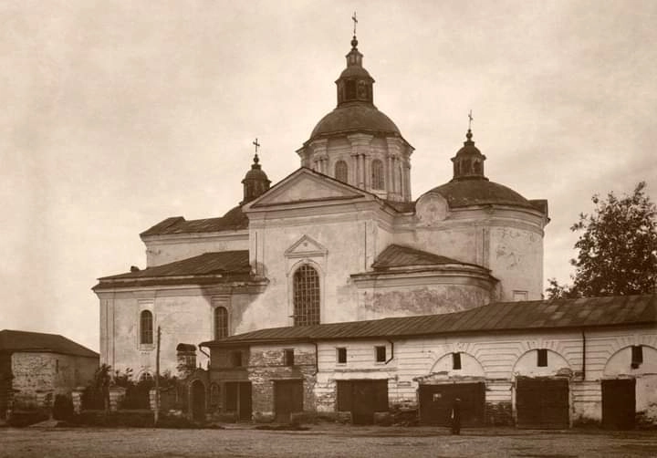 troyits kyy sobor u glukhovi Троїцький собор у Глухові